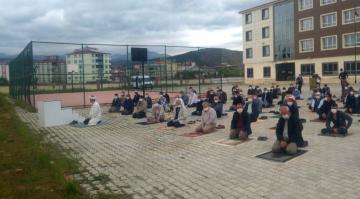 Göksun’da Cuma namazı gözyaşlarıyla kılındı!