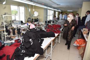Ak Parti Milletvekili Habibe Öçal, Göksun Tekstil Atölyesini gezdi!