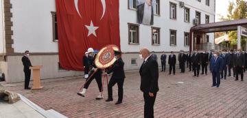 Göksun’da 29 Ekim Çelenk Sunumuyla başladı!