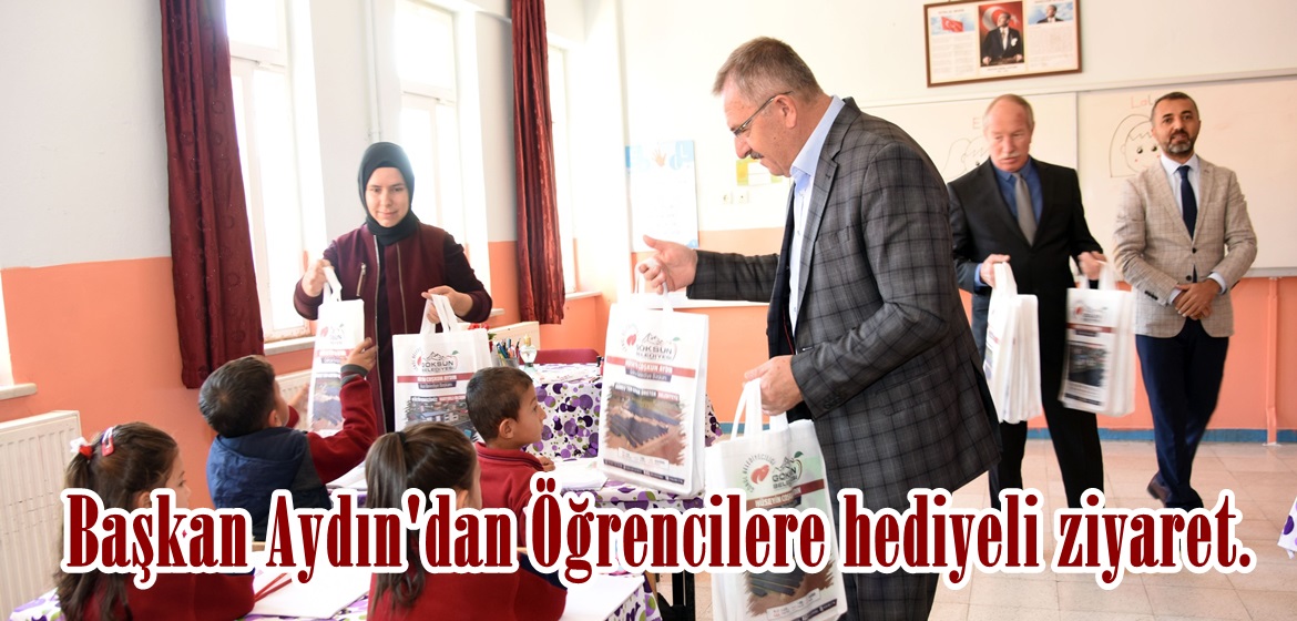 Başkan Aydın’dan Öğrencilere hediyeli ziyaret.