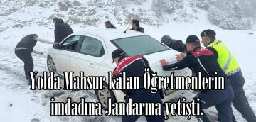 Yolda Mahsur kalan Öğretmenlerin imdadına Jandarma yetişti.