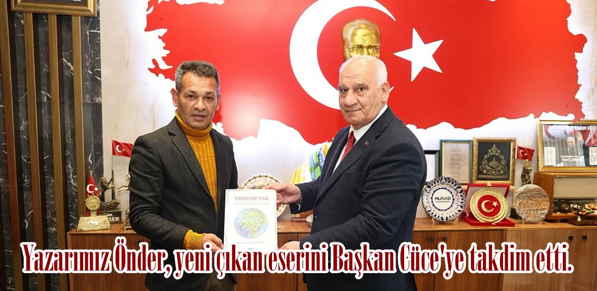 Yazarımız Önder, yeni çıkan eserini Başkan Cüce’ye takdim etti.