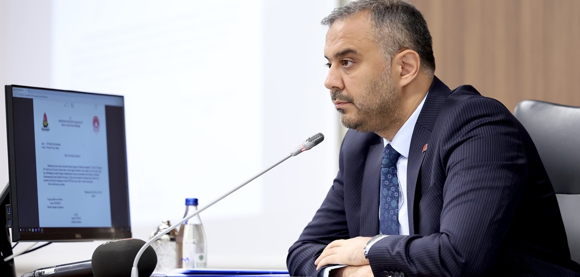 Onikişubat Belediye Meclisi, vefat eden Menderes Akıllı’yı unutmadı.