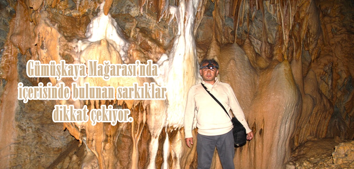 Gümüşkaya Mağarası’nda içerisinde bulunan sarkıklar dikkat çekiyor.
