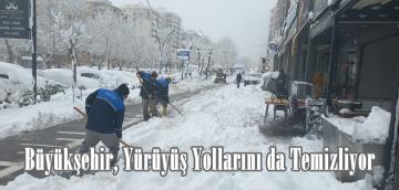 Büyükşehir, Yürüyüş Yollarını da Temizliyor.