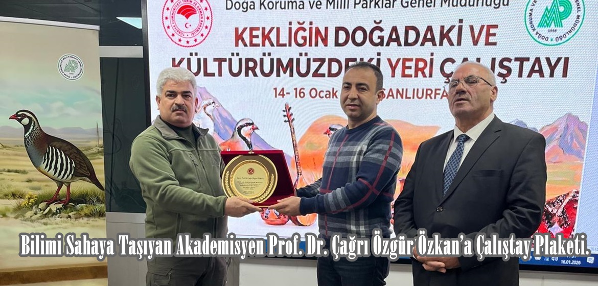 Bilimi Sahaya Taşıyan Akademisyen Prof. Dr. Çağrı Özgür Özkan’a Çalıştay Plaketi.