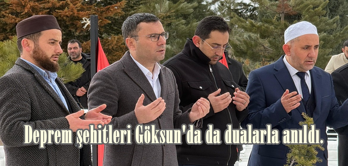 Deprem şehitleri Göksun’da da dualarla anıldı.
