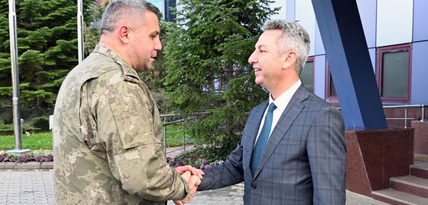 2. Zırhlı Tugay Komutanı Tuğgeneral Mahmut Sert’ten Rektör Okumuş’a Ziyaret.