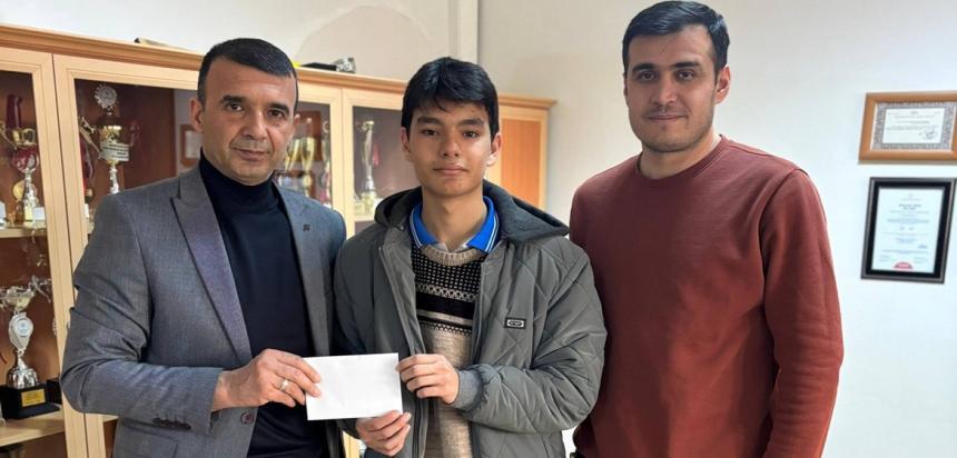 Göksunlu Öğrenci,yazdığı Şiirle Kahramanmaraş İl Birincisi oldu.