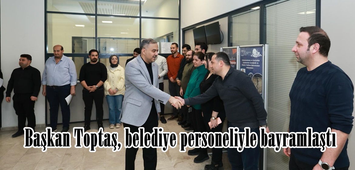 Başkan Toptaş, belediye personeliyle bayramlaştı.