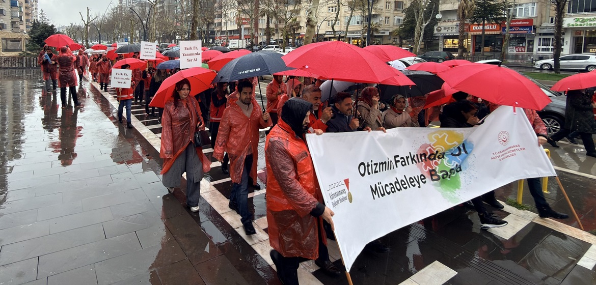 Kahramanmaraş Otizm İçin Yürüdü; Mesajlar Gökyüzüne Bırakıldı.
