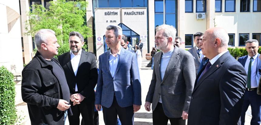 KSÜ’de Üniversiteye Hazırlanan Gençlere Ödüllü Deneme Sınavı Yapıldı.
