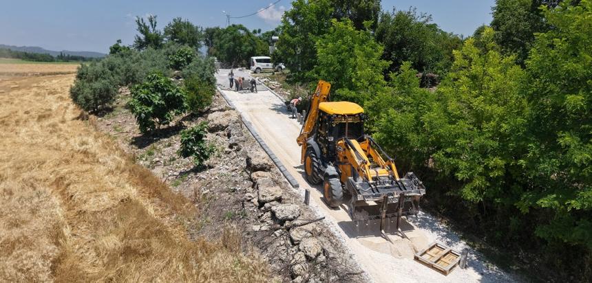 Büyükşehir, Andırın Kırsalında Yol Yatırımlarını Sürdürüyor.