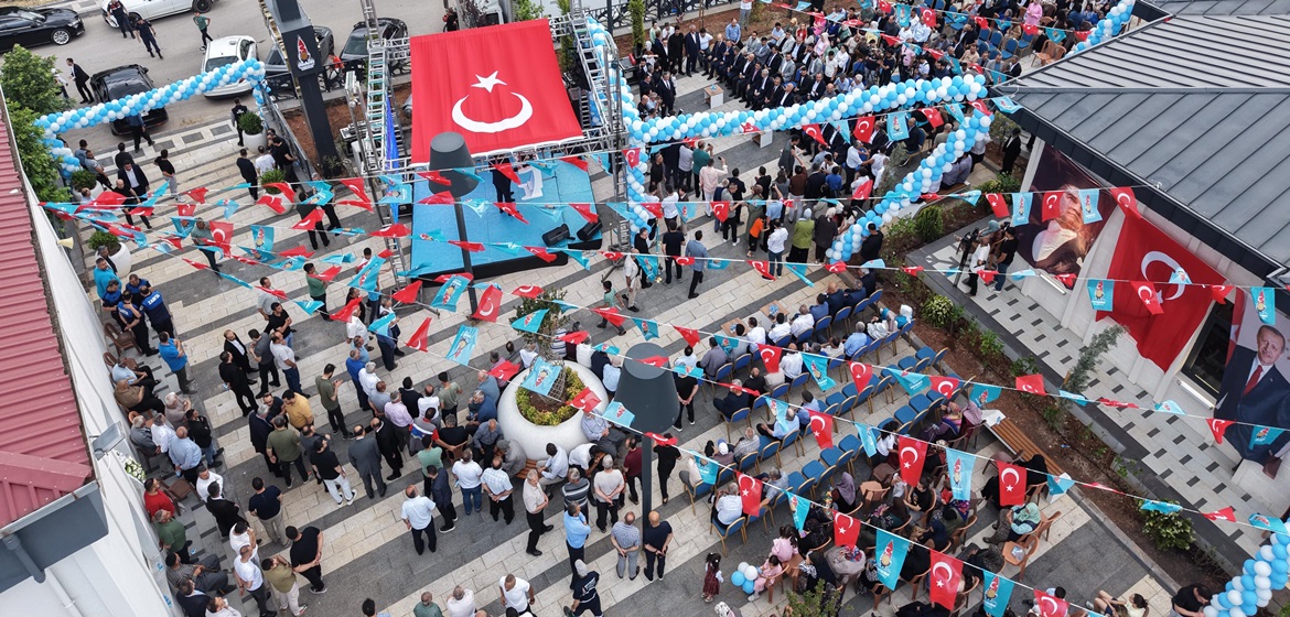 Onikişubat Belediyesi’nin Kale Gençlik Merkezi yoğun katılımla hizmete açıldı.
