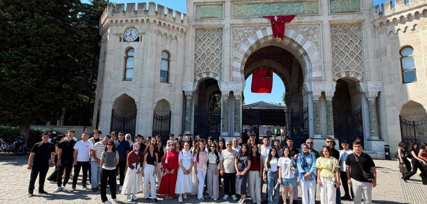 İstanbul Göksunlular Derneği, Göksun’un başarılı öğrencilerini İstanbul’da ağırladı.