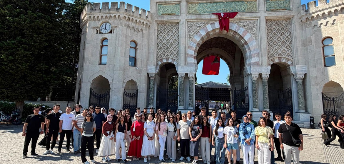 İstanbul Göksunlular Derneği, Göksun’un başarılı öğrencilerini İstanbul’da ağırladı.