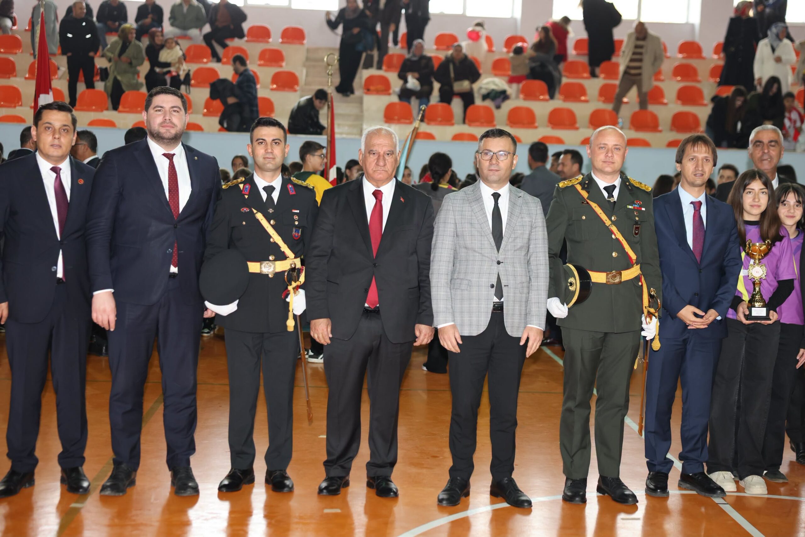 Göksun’da 29 Ekim Kutlamaları Caddelere taştı.